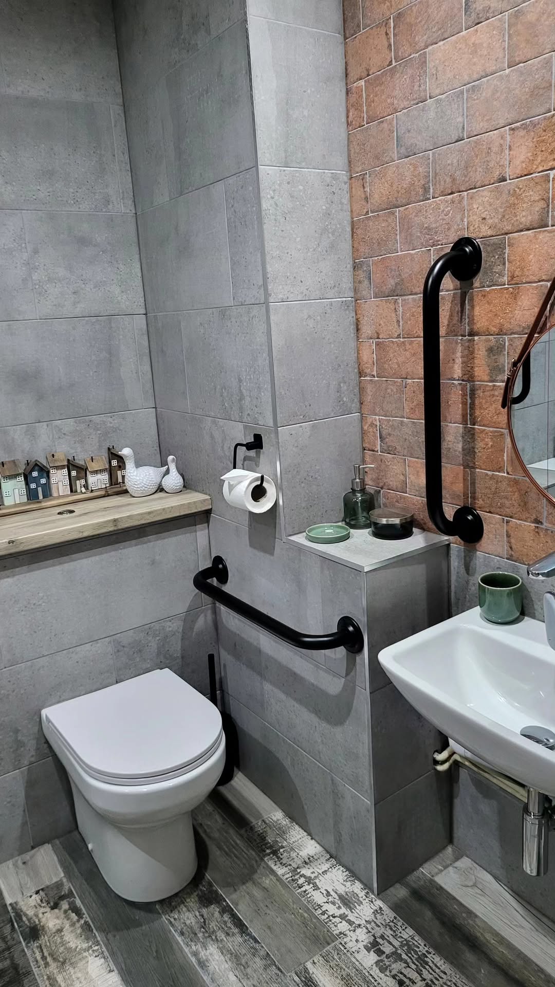 Room 1 bathroom