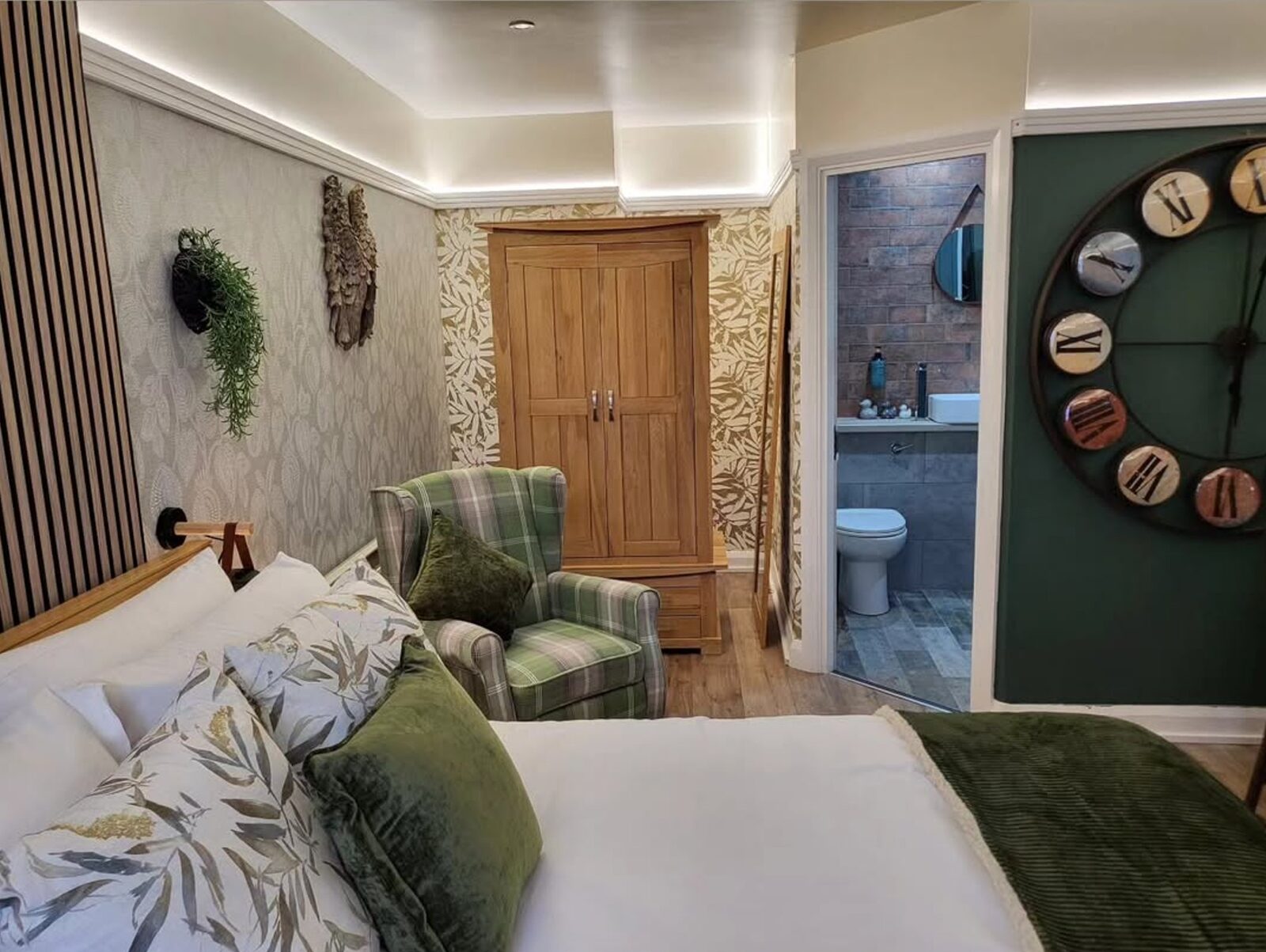 Room 2 bedroom
