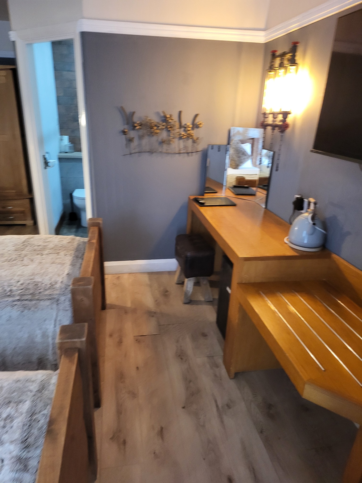 Room 6 bedroom