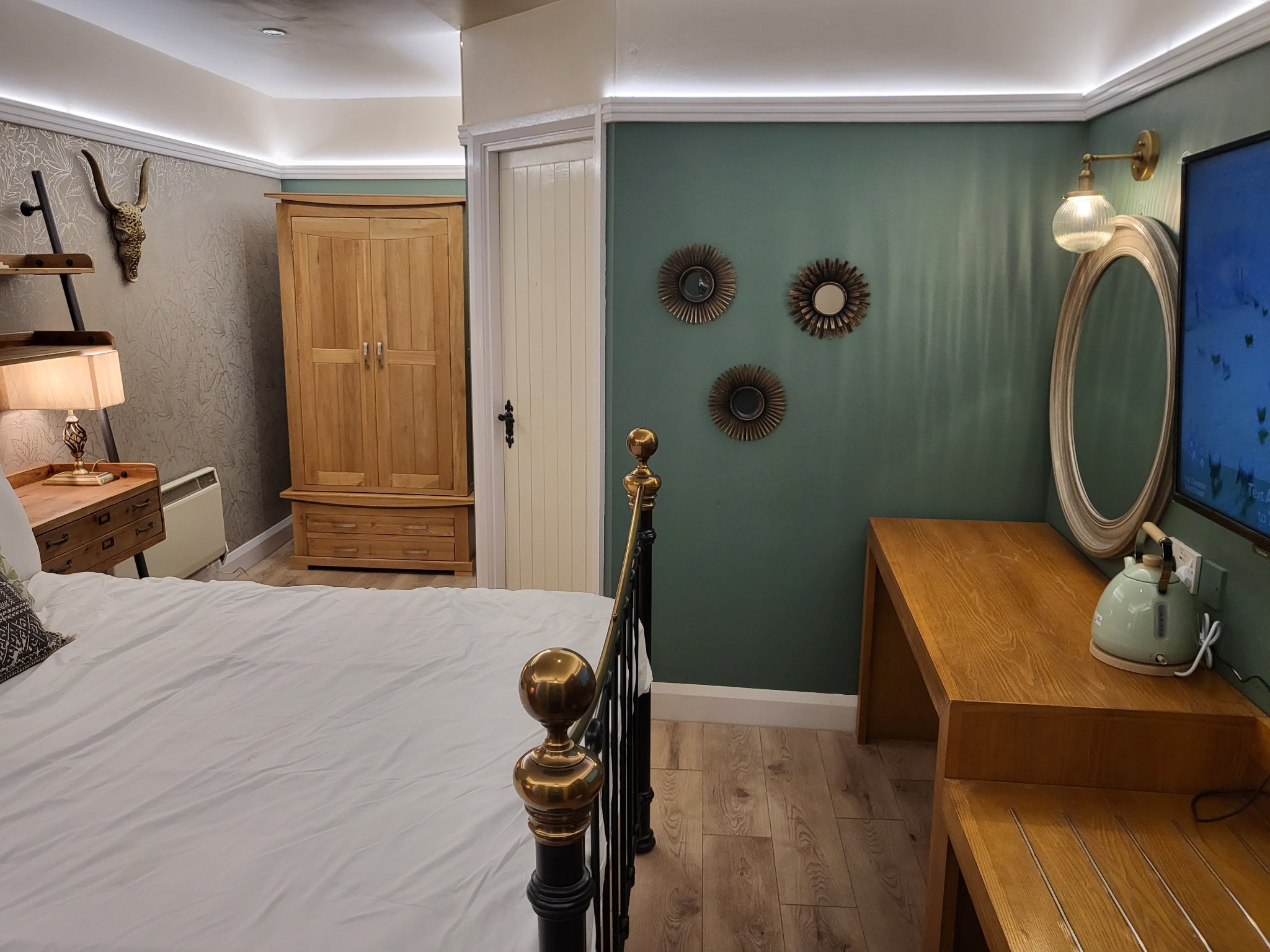 Room 7 photo