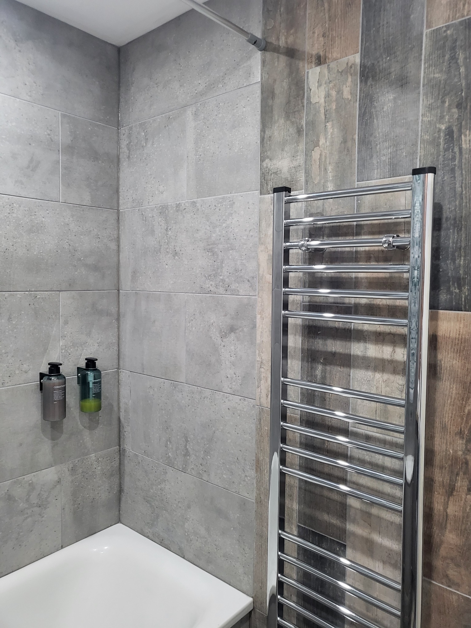 Room 7 bathroom